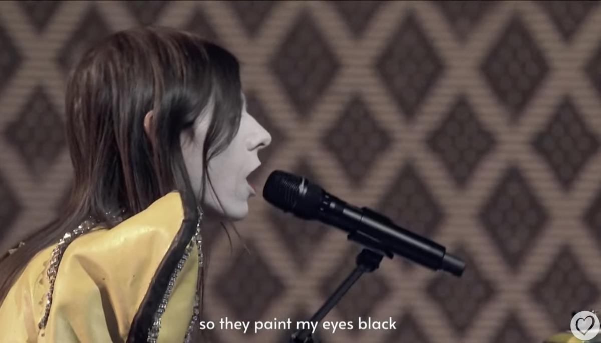 Итальянцы добавили субтитры в свой номер