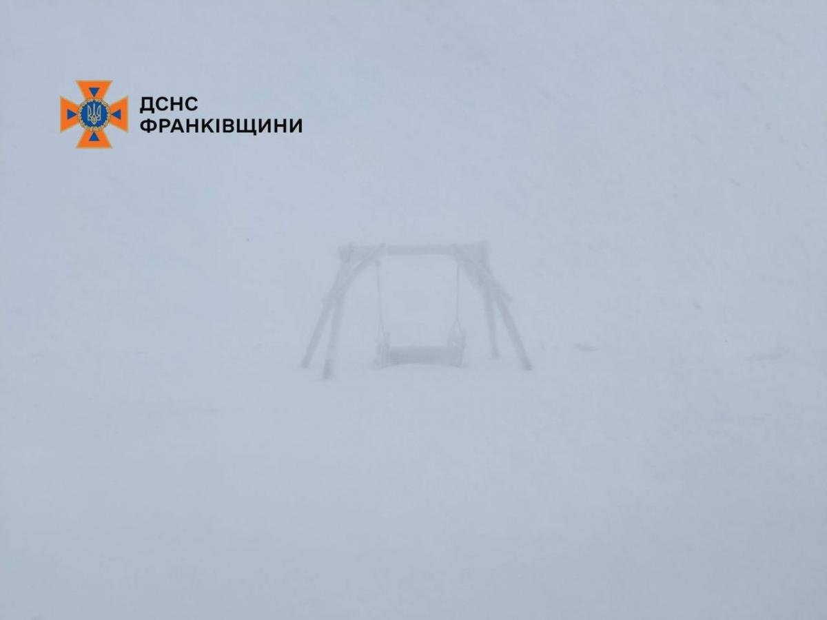 Карпаты засыпало снегом