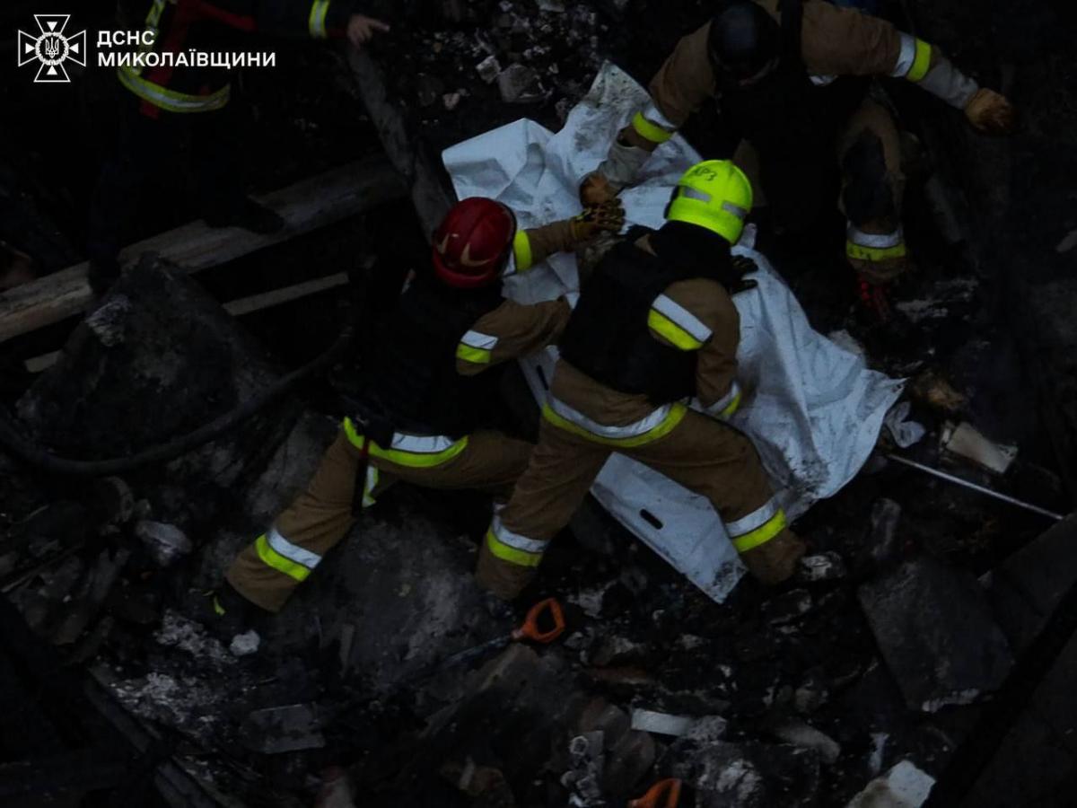 Наслідки удару росіян по житловому будинку в Миколаєві Наслідки удару росіян по житловому будинку в Миколаєві