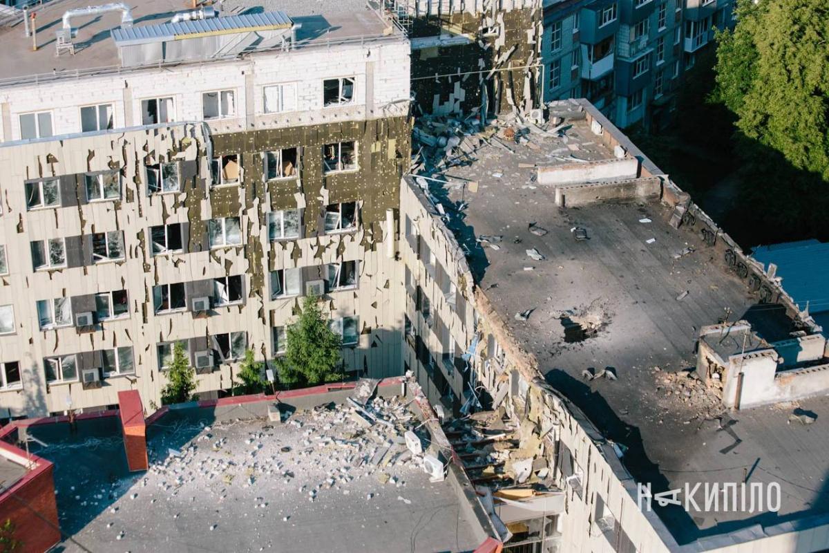 Кадри наслідків ударів окупантів по Шевченківському району Харкова Кадри наслідків ударів окупантів по Шевченківському району Харкова