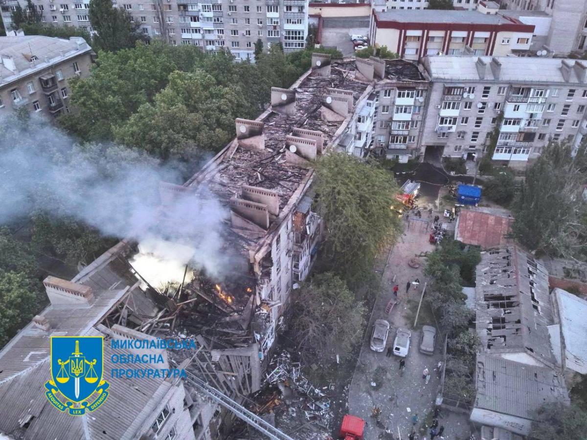 Фото часткового руйнування будинку в Миколаєві Фото часткового руйнування будинку в Миколаєві