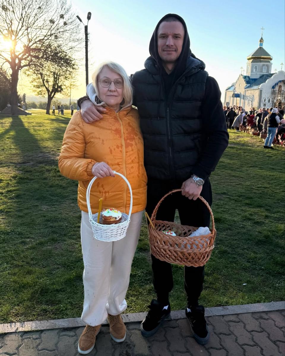Тарас Цымбалюк с мамой Тарас Цымбалюк с мамой
