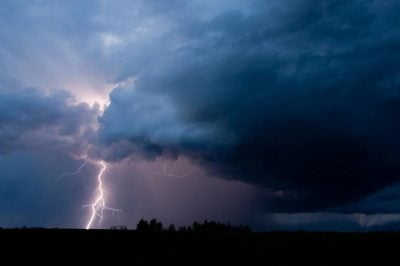 Україну накриває потужний шторм: синоптики попереджають про серйозну небезпеку Україну накриває потужний шторм: синоптики попереджають про серйозну небезпеку