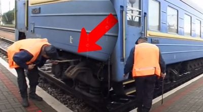 Бачили всі, але причину знають одиниці: хто та чому стукає по колесах поїзда Бачили всі, але причину знають одиниці: хто та чому стукає по колесах поїзда