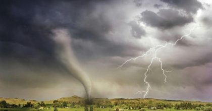 Украину накроет опасный шторм: где будут лить грозовые дожди с градом и шквалами