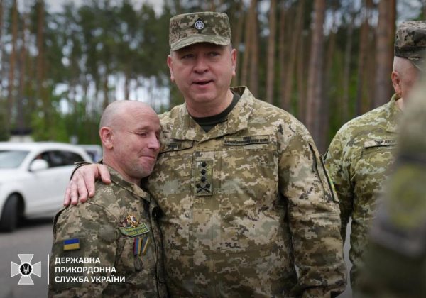 Сергій Дейнеко вручив ключі від нових квартир героям-прикордонникам