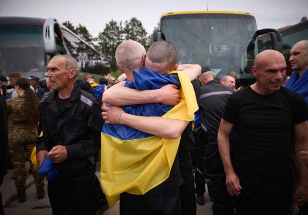 Обмін полоненими з Росією: Зеленський оголосив про повернення додому 303 героїв