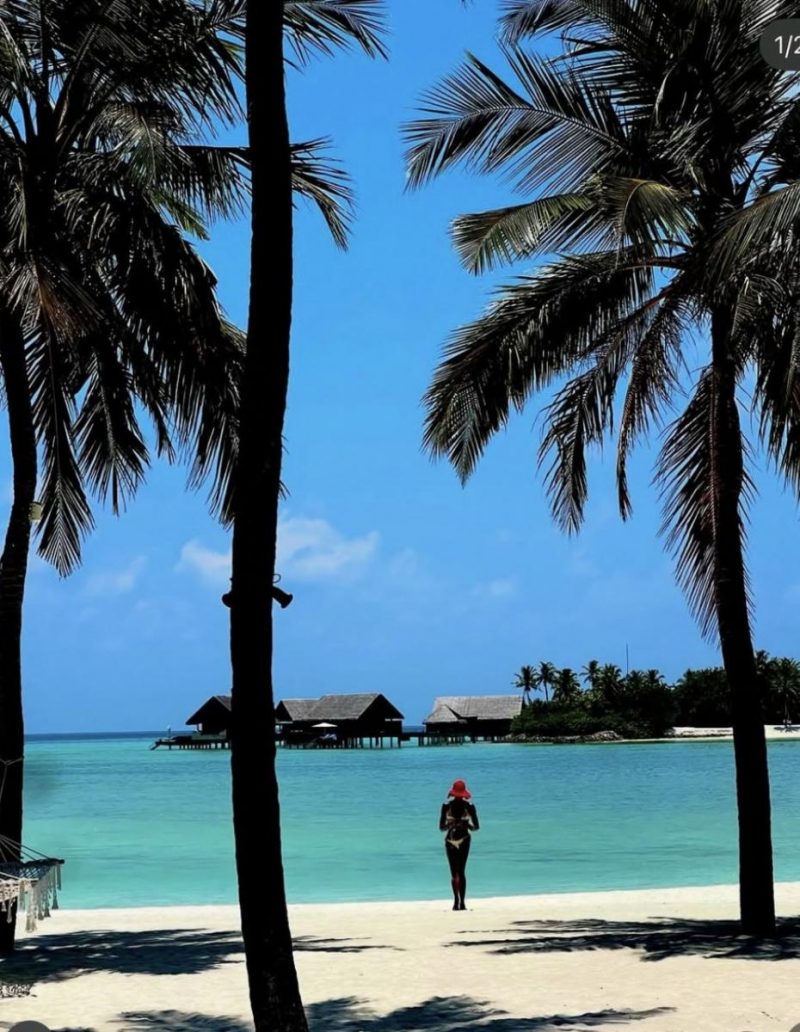 мама голая на пляже и сын 