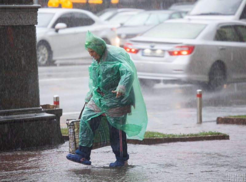 Свежая погода накрыла Украину: синоптики назвали области, где будут лить дожди