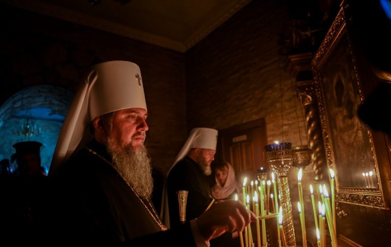 Строгие запреты 10 мая: что нужно сделать с красной ниткой в этот день