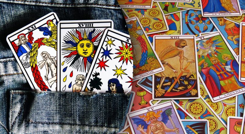 Гороскоп Таро на сьогодні 25 травня: Скорпіонам - більше любові, Рибам - задоволення