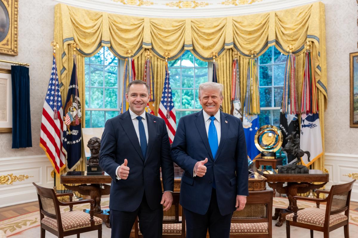 Дональд Трамп і Кароль Навроцький в Овальному кабінеті Дональд Трамп і Кароль Навроцький в Овальному кабінеті