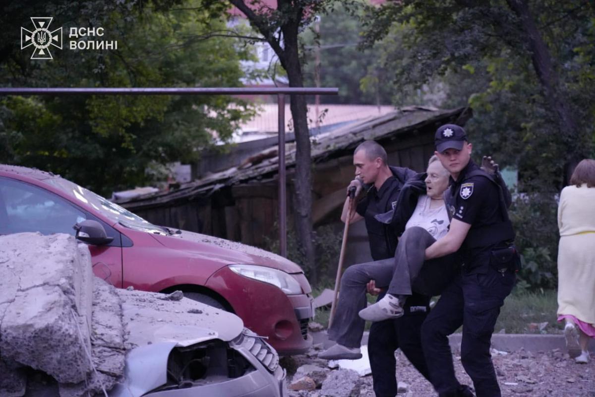 Ликвидация последствий вражеской атаки на Луцк 6 июня