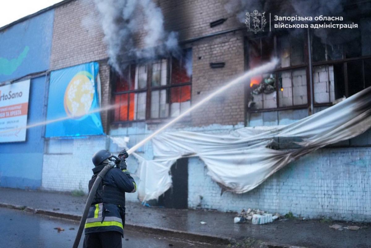 Наслідки удару по Запоріжжю в ніч на 14 червня 2025 року Наслідки удару по Запоріжжю в ніч на 14 червня 2025 року