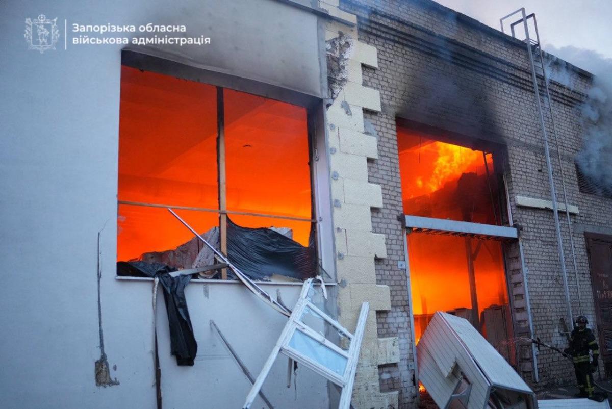 Наслідки удару по Запоріжжю в ніч на 14 червня 2025 року Наслідки удару по Запоріжжю в ніч на 14 червня 2025 року