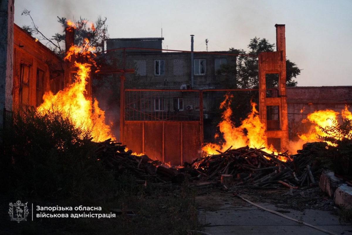 Наслідки удару по Запоріжжю в ніч на 14 червня 2025 року Наслідки удару по Запоріжжю в ніч на 14 червня 2025 року