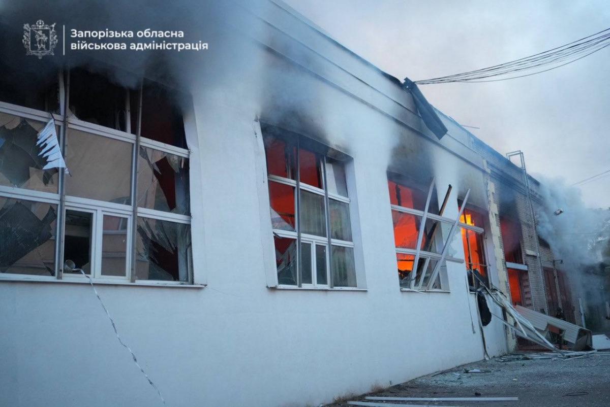 Наслідки удару по Запоріжжю в ніч на 14 червня 2025 року Наслідки удару по Запоріжжю в ніч на 14 червня 2025 року