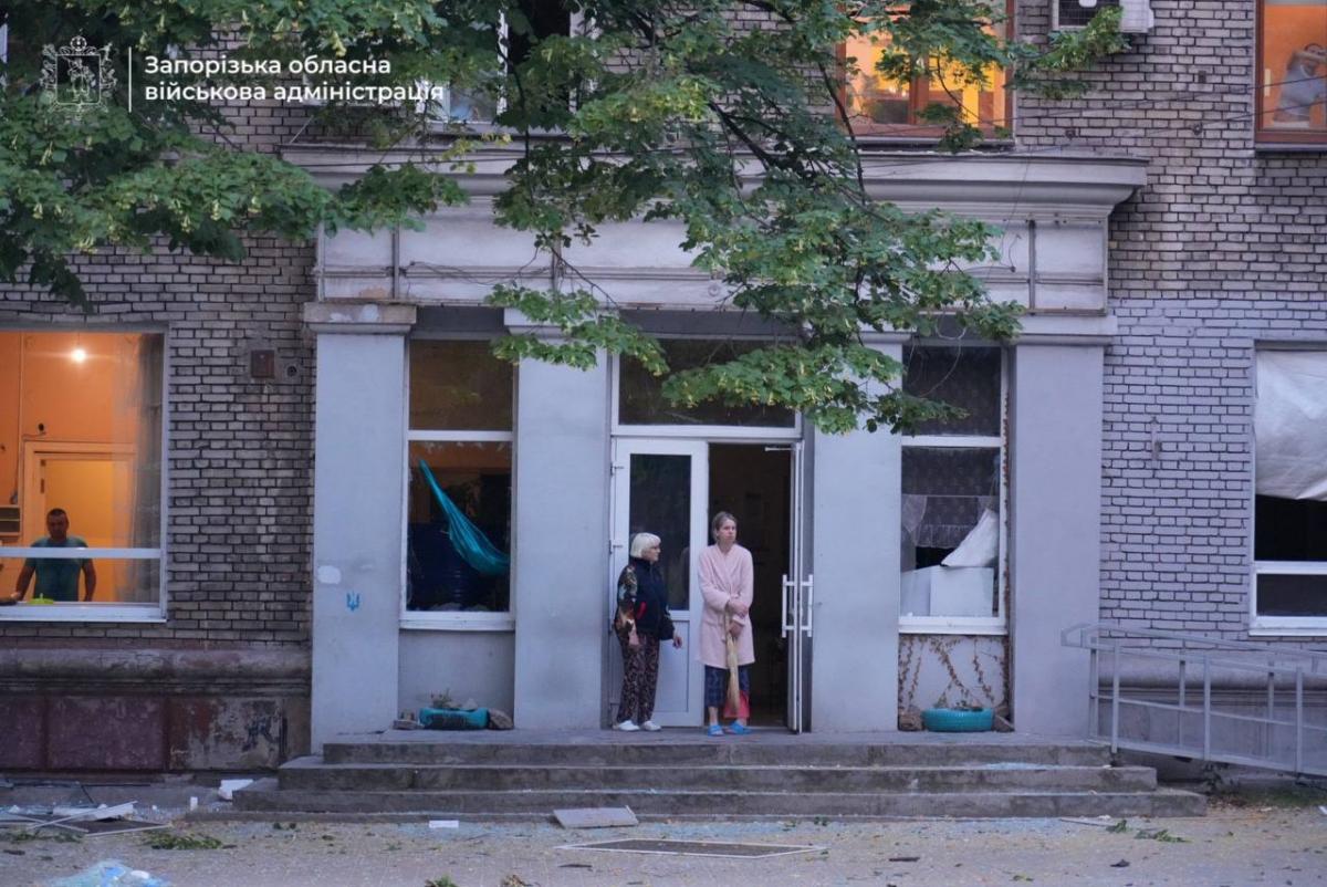 Наслідки удару по Запоріжжю в ніч на 14 червня 2025 року Наслідки удару по Запоріжжю в ніч на 14 червня 2025 року