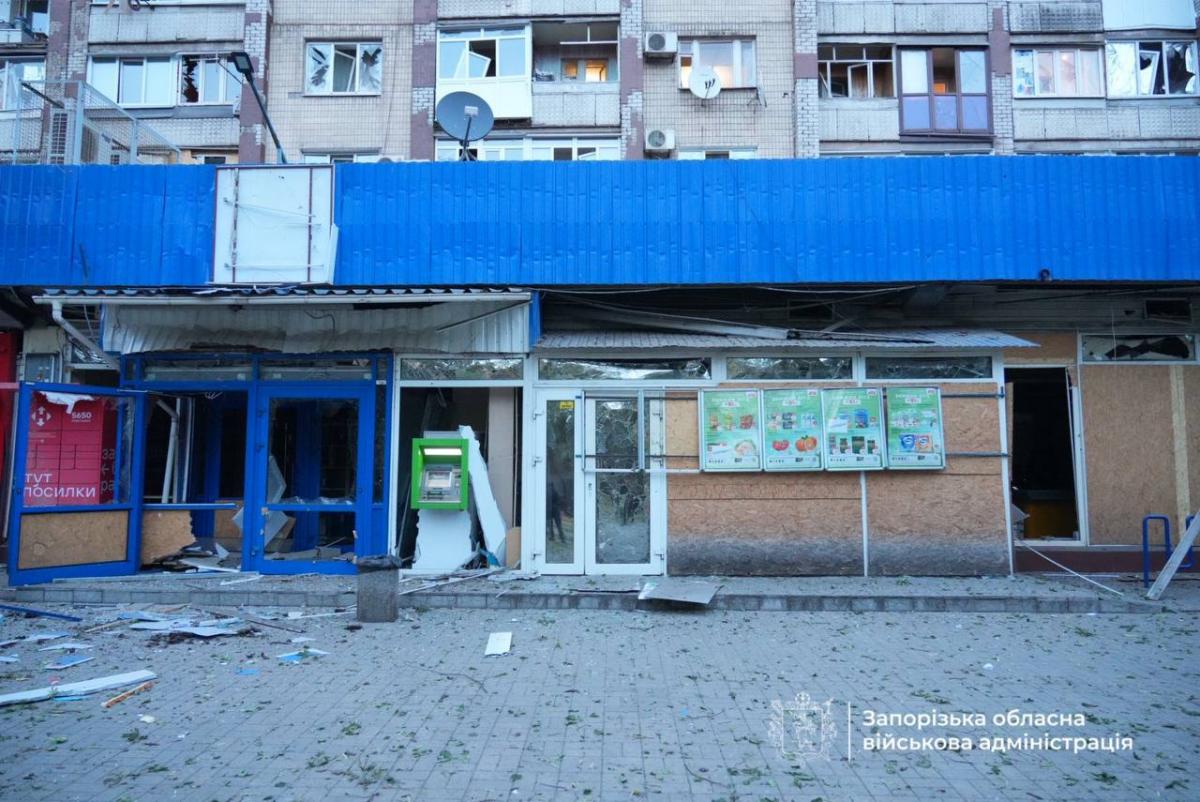 Наслідки удару по Запоріжжю в ніч на 14 червня 2025 року Наслідки удару по Запоріжжю в ніч на 14 червня 2025 року