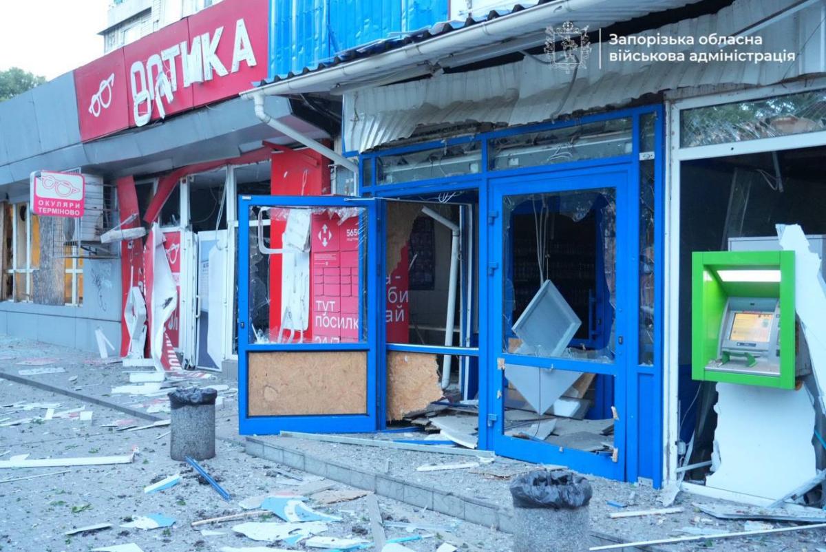 Наслідки удару по Запоріжжю в ніч на 14 червня 2025 року Наслідки удару по Запоріжжю в ніч на 14 червня 2025 року