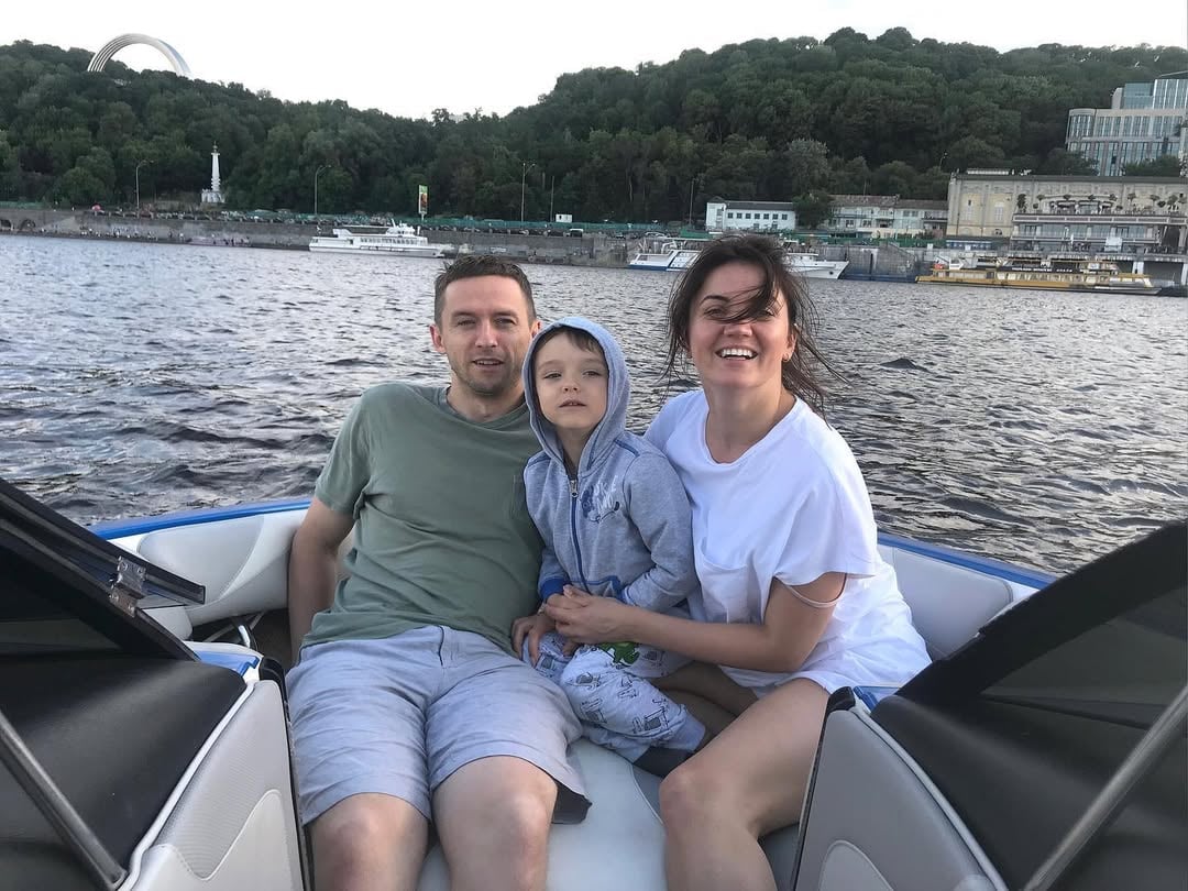 Оля Цибульська з чоловіком і сином