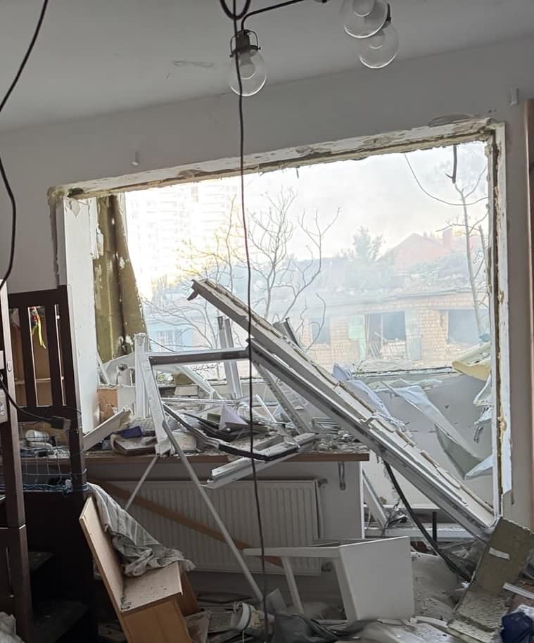 Російська ракета рознесла будинок Тараса та Олени Тополі Російська ракета рознесла будинок Тараса та Олени Тополі