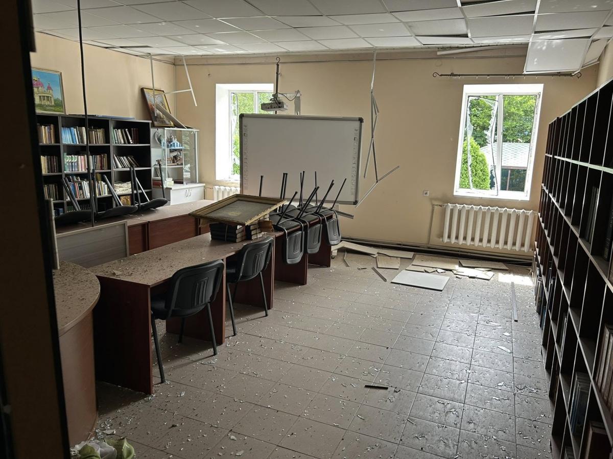 Атака РФ пошкодила Дніпровську духовну семінарію Атака РФ пошкодила Дніпровську духовну семінарію