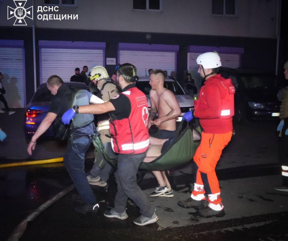 Удар дрона по 21-поверхівці в Одесі в ніч на 28 червня 2025