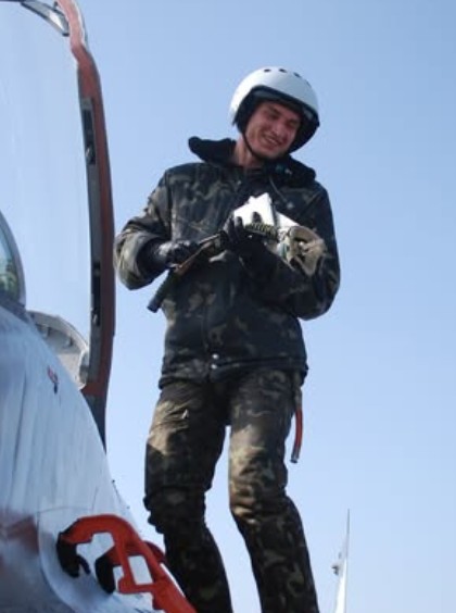 Мама Джуса і вдова Мунфіша опублікували фото загиблого пілота Максима Устименка Мама Джуса і вдова Мунфіша опублікували фото загиблого пілота Максима Устименка