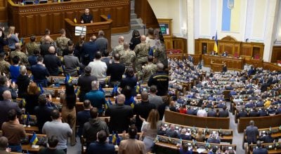 В Раді готові проголосувати за зменшення кількості депутатів до 300, але є умова В Раді готові проголосувати за зменшення кількості депутатів до 300, але є умова
