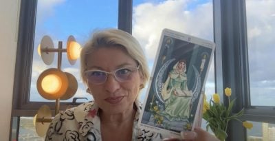 Анжела Перл, Таро Анжела Перл, Таро