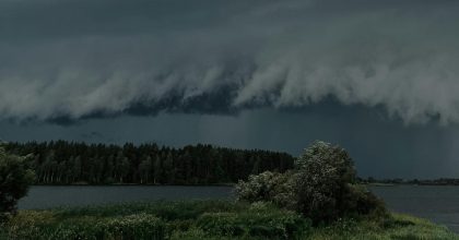 Грозовые ливни, град и шквалы: в Украину идет настоящий Армагеддон