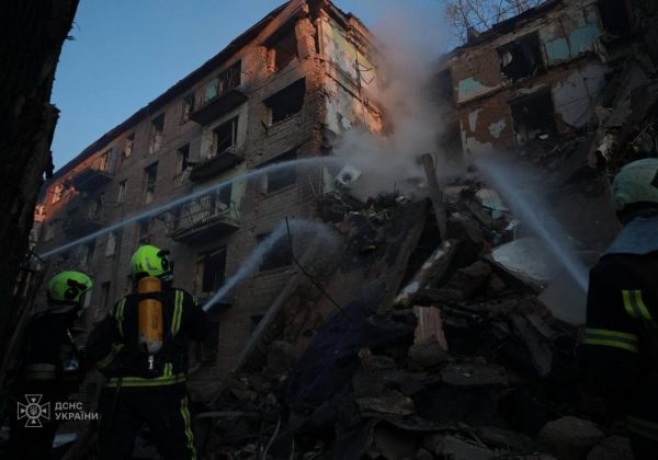 Удар РФ по Києву зруйнував під'їзд багатоповерхівки: є жертви, під завалами - люди