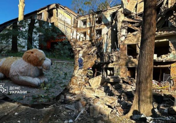 Їй було лише 11 років: з-під завалів у Києві рятувальни дістали тіло дівчинки