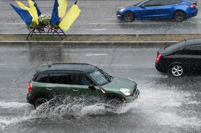 Дощі з грозами накриють кілька областей: де будуть сильні опади