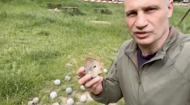 РФ вдарила по Києву ракетою з касетними боєприпасами