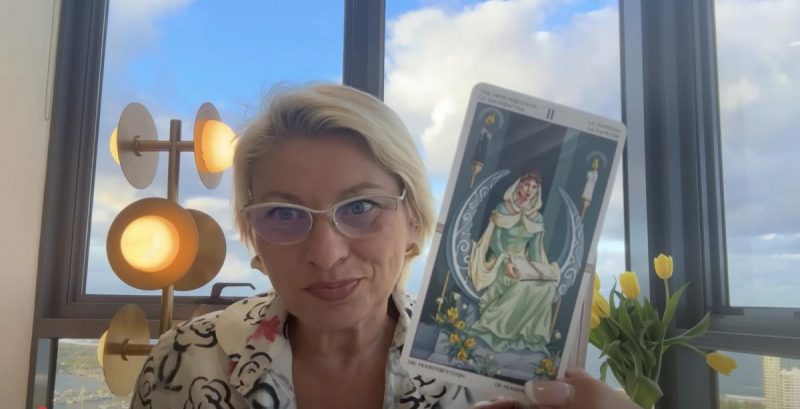 Гороскоп Таро на липень 2025: Козерогам - очікування, Водоліям - зміни, Рибам - новина