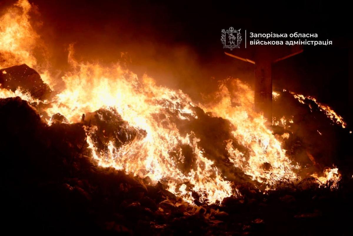 У Запоріжжі прогриміли вибухи та спалахнули пожежі