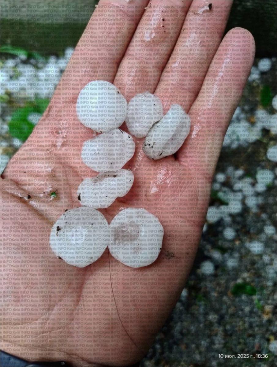 Київську область засипало величезним градом