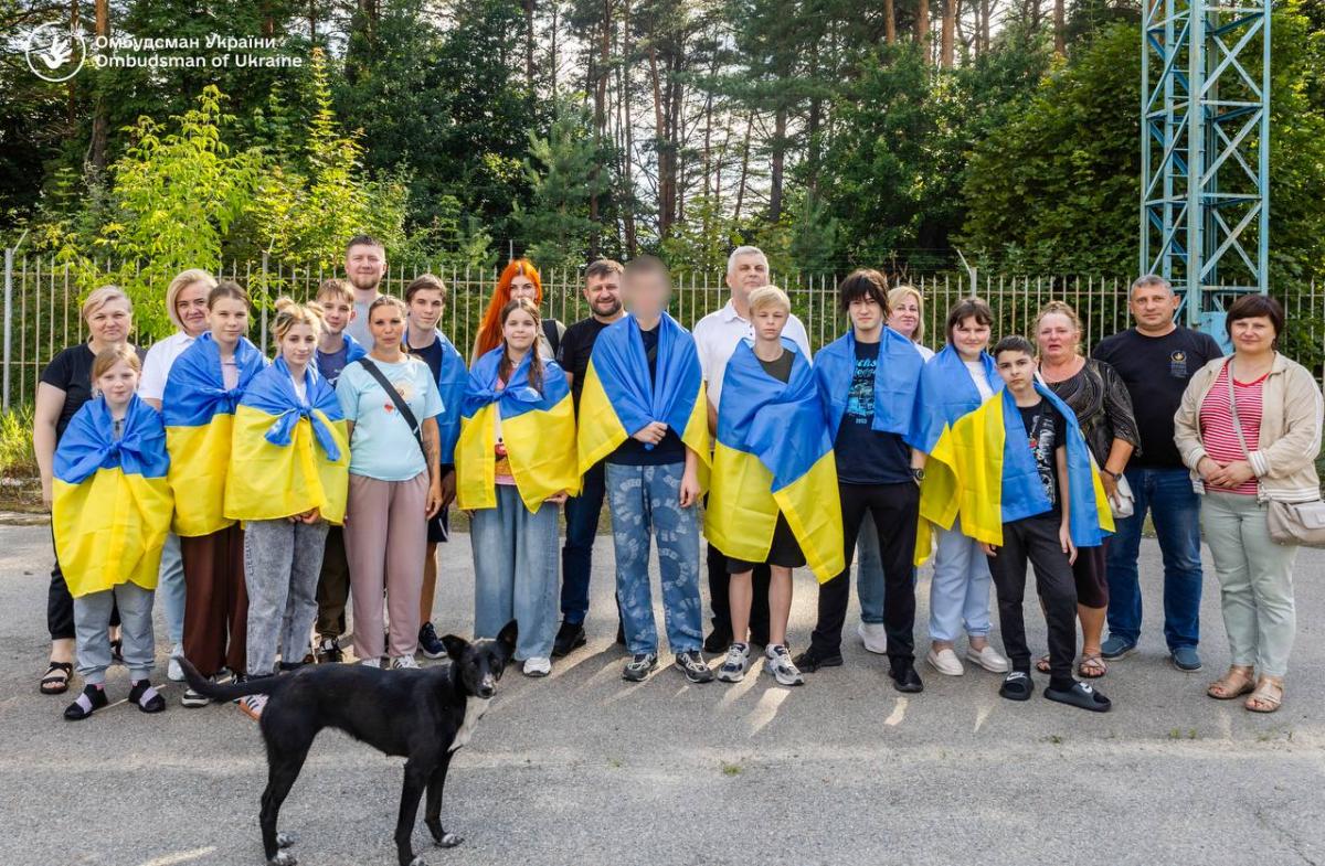 Возвращение украинских детей из оккупированных территорий Возвращение украинских детей из оккупированных территорий