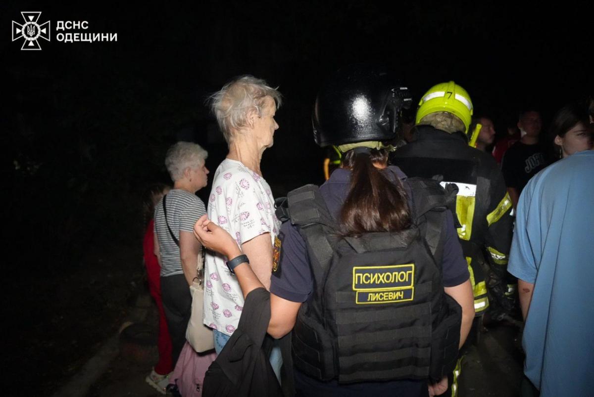 В Одесі горить ринок Привоз після атаки РФ В Одесі горить ринок Привоз після атаки РФ