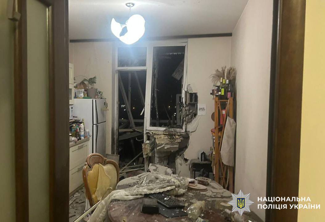 Наслідки атаки РФ у Дарницькому районі Києва Наслідки атаки РФ у Дарницькому районі Києва