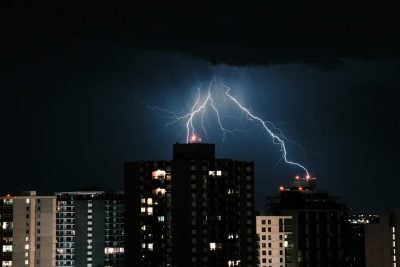 Ударит +5 и налетят грозовые дожди: Украину накрывает непогода