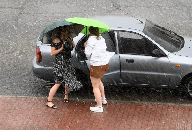 Українців закликали бути обережними на вулиці: яка небезпека скоро накриє нашу державу