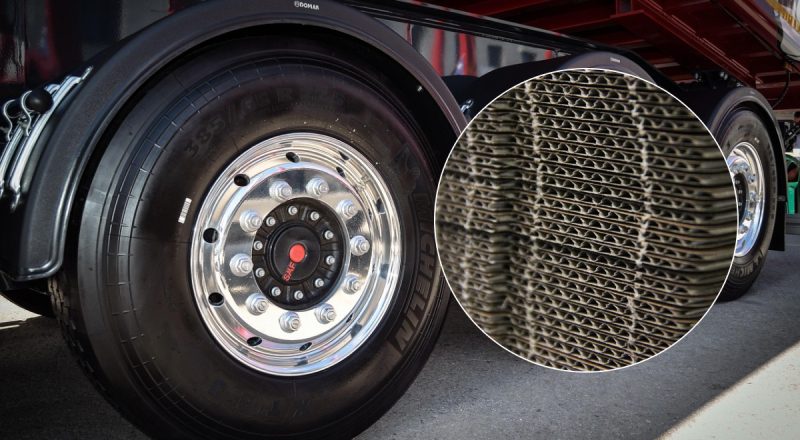 Зачем водители в июле закрывают шины картонными коробками: хитрый лайфхак