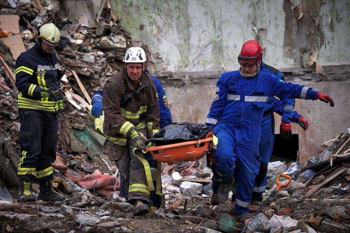 Ліквідація наслідків удару по Києву 31 липня Ліквідація наслідків удару по Києву 31 липня