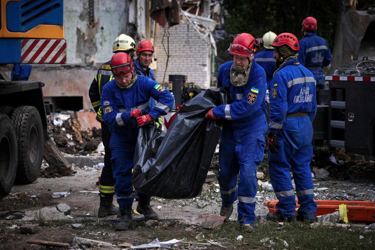 Ліквідація наслідків удару по Києву 31 липня Ліквідація наслідків удару по Києву 31 липня