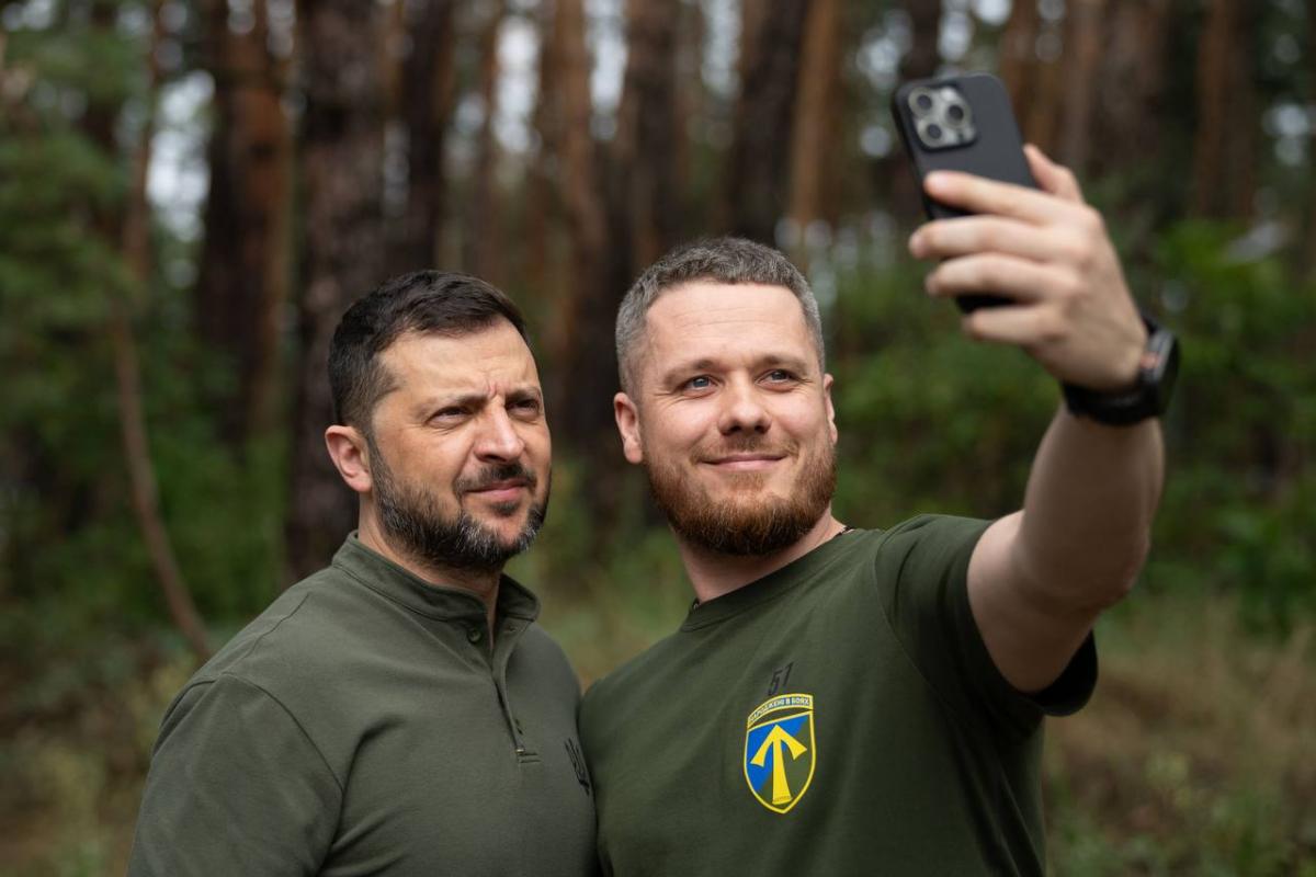 Зеленський вручив захисникам державні нагороди Зеленський вручив захисникам державні нагороди