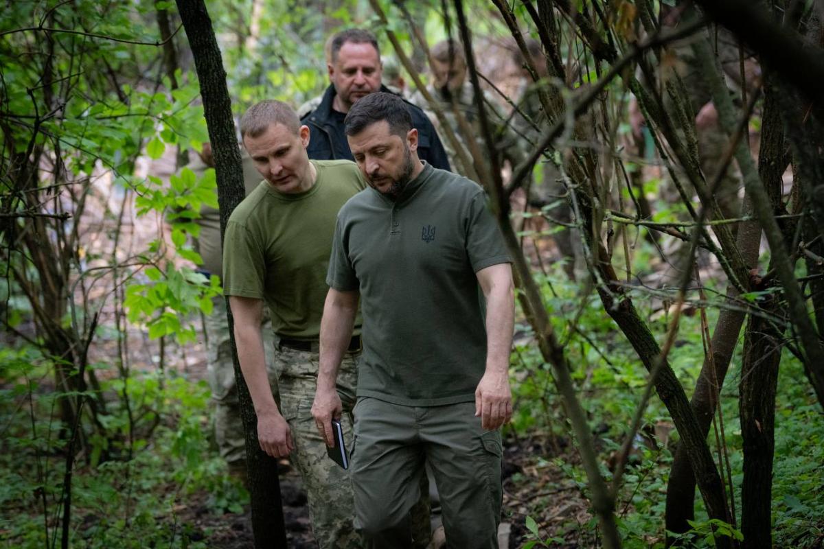 Зеленський вручив захисникам державні нагороди Зеленський вручив захисникам державні нагороди