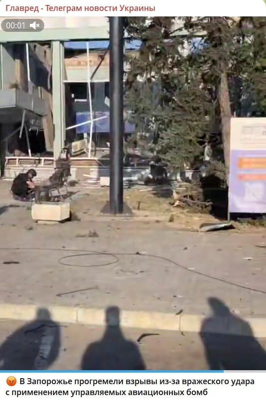 Окупанти вдарили по автовокзалу Запоріжжя: під завалами можуть бути люди Окупанти вдарили по автовокзалу Запоріжжя: під завалами можуть бути люди